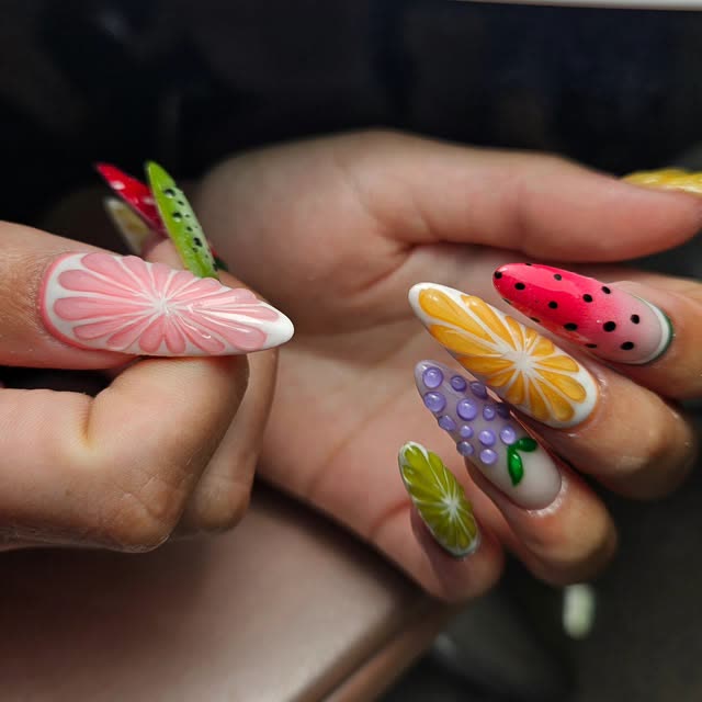 Fruit en bloemen op nagels, nailart van Donails