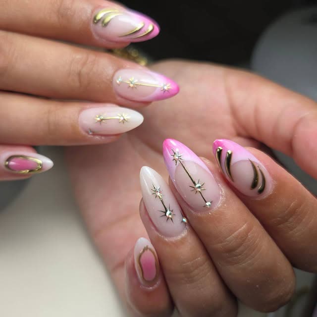 Roze en zwarte nagels met goud, nailart van Donails