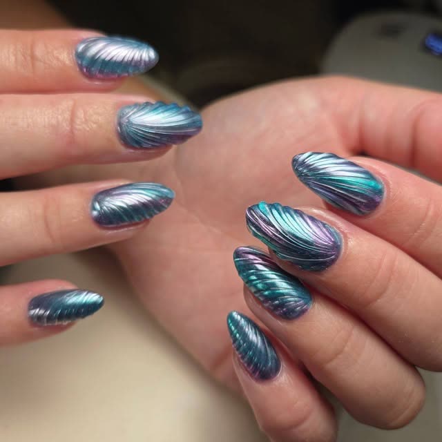 Blauw en zilver chrome nagels, nailart van Donails